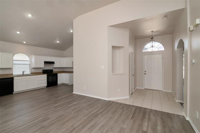 Foto del edificio - 9901 Amaryllis Ln