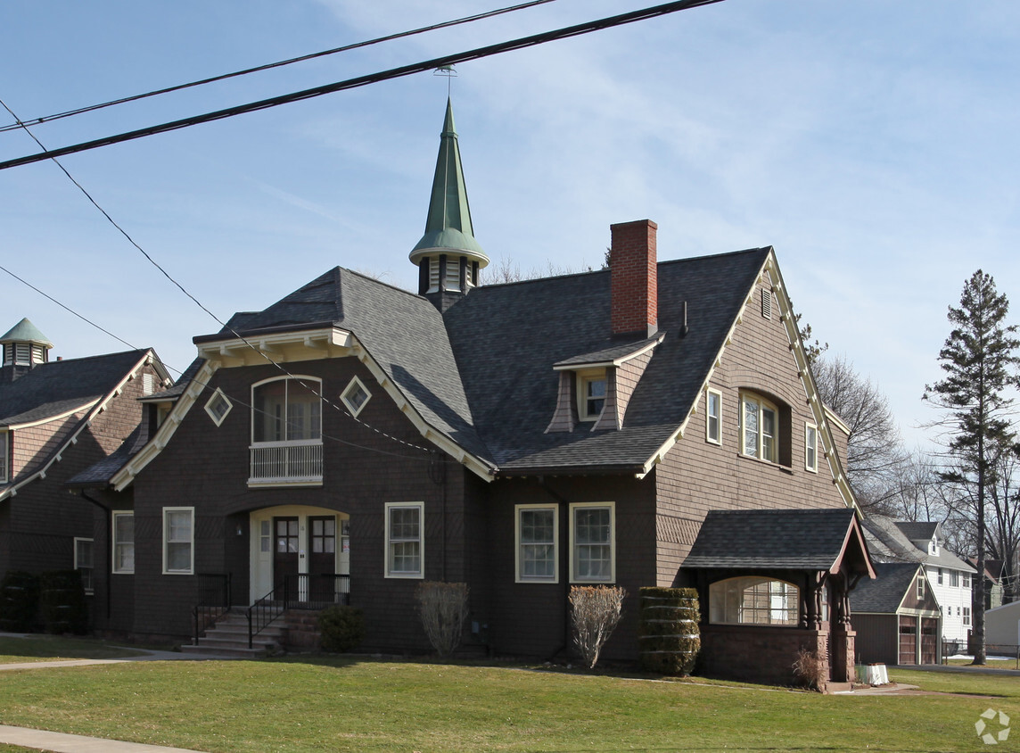 Primary Photo - Carriage House Apartments