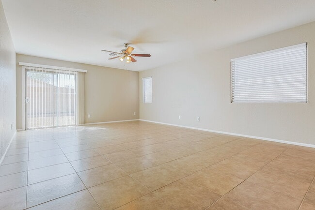 Foto del edificio - 43759 Colby Dr