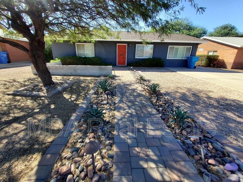 Foto principal - 2225 E Glenrosa Ave