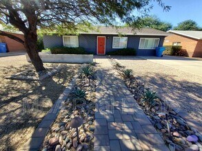 Building Photo - 2225 E Glenrosa Ave
