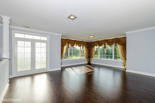 Foto del edificio - 620 McHenry Rd