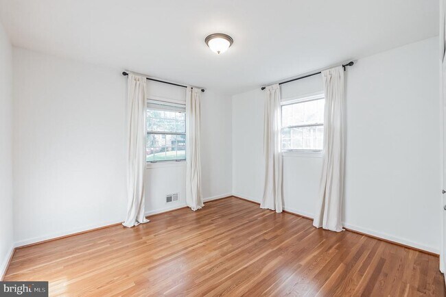 Foto del edificio - 6704 Buttermere Ln