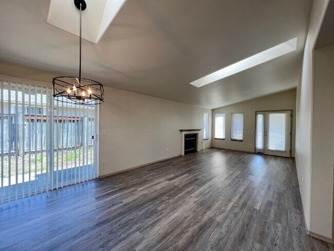 Foto del edificio - 9023 Steilacoom Rd SE