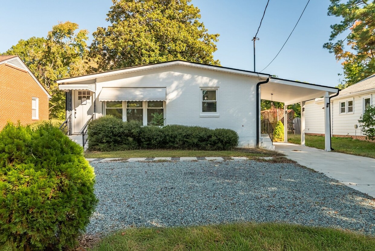 Charming Mid-Century Home with Covered Carport and Modern Updates - Charming Mid-Century Home with Covered Car...