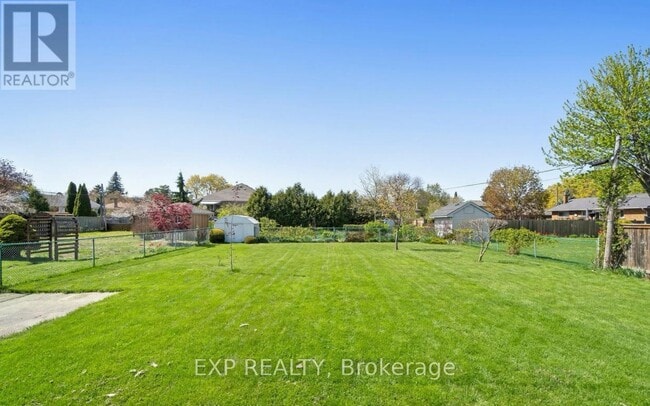Building Photo - 2343 Redfern Rd