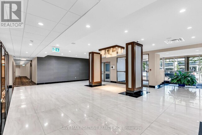 Photo du bâtiment - 330 Rathburn Rd W