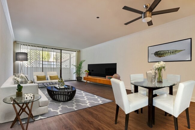 Interior Photo - Montana Avenue