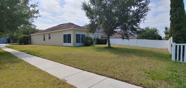 Building Photo - 910 Fern Leaf Dr