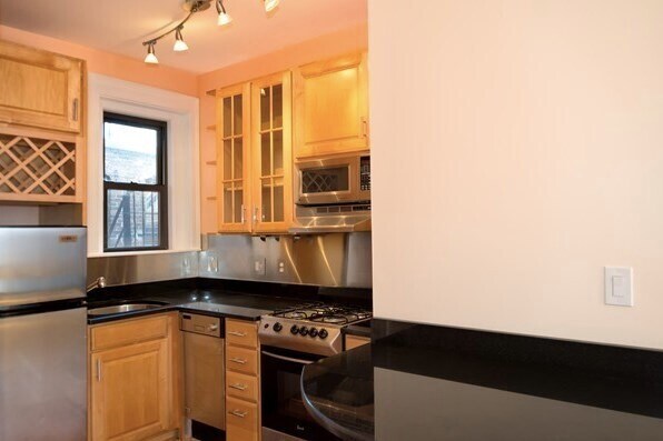 Foto principal - 75 Burbank St