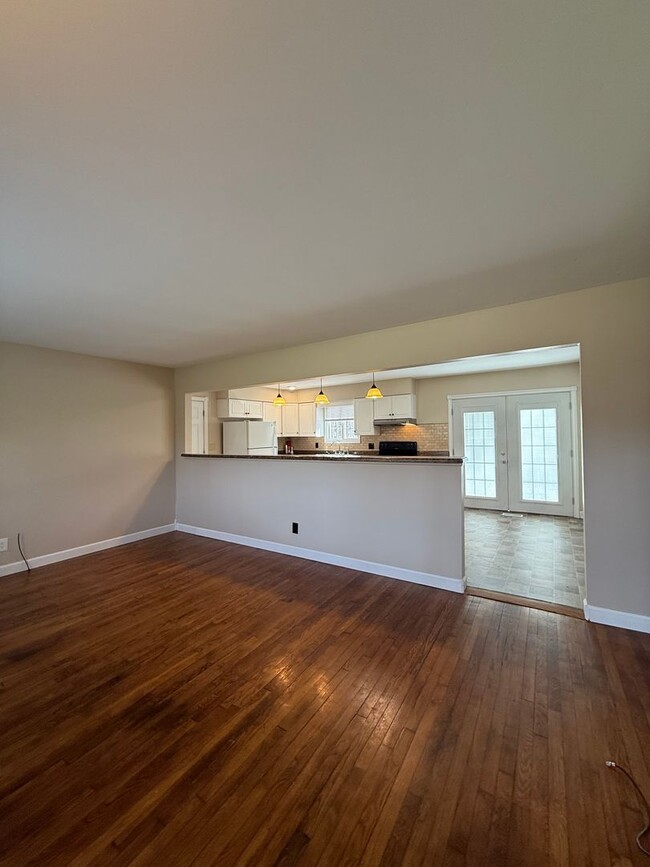 Building Photo - 3 Bedroom House Available April 2025!