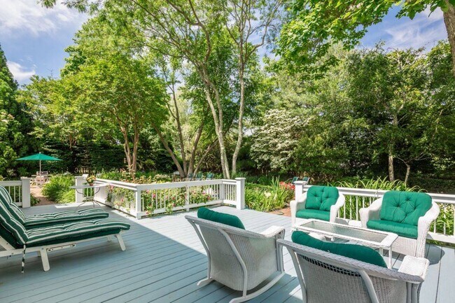 Building Photo - 246 Tuckahoe Ln