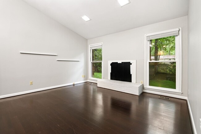 Building Photo - (Application Pending) Charming 3 bedroom c...