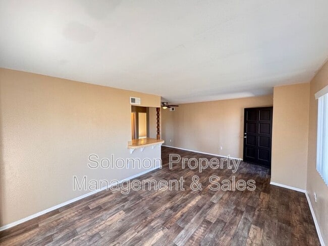 Building Photo - 1006 Santa Fe Dr