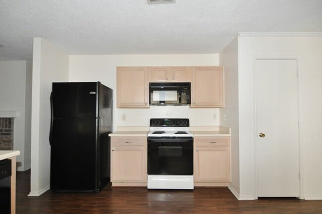 Building Photo - Spacious 3-2-2 in Grand Prairie, Mansfield...