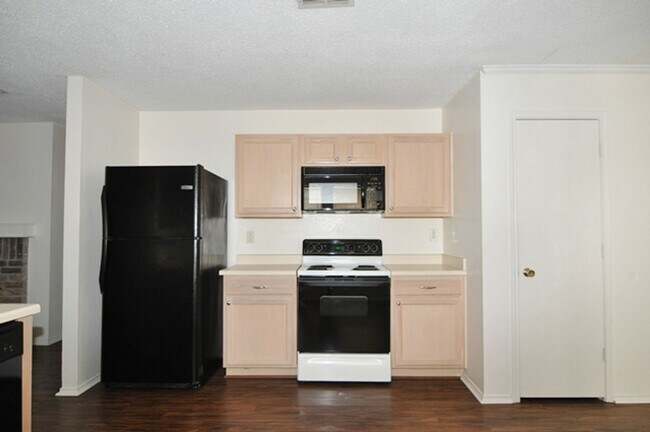 Foto del edificio - Spacious 3-2-2 in Grand Prairie, Mansfield...