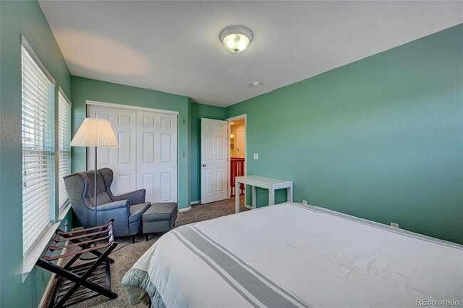 Building Photo - 17100 Waterhouse Circle Unit A