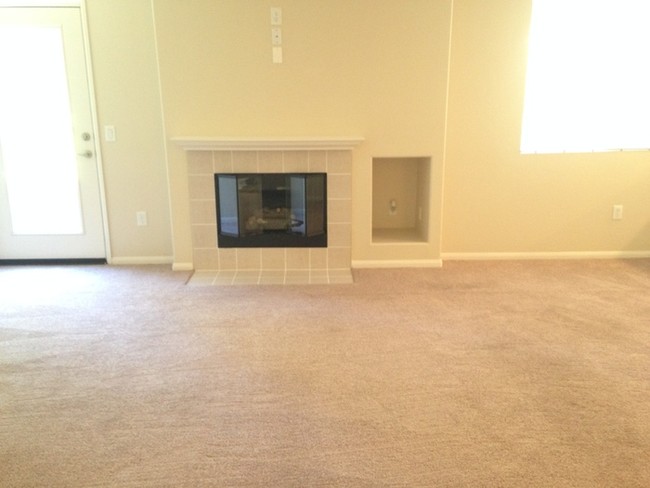 Foto del edificio - 12353 Creekview Dr