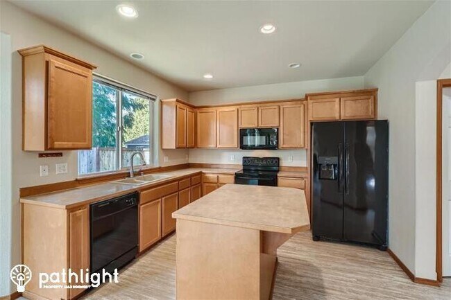 Building Photo - 19212 76th Ave E, Spanaway, WA, 98387