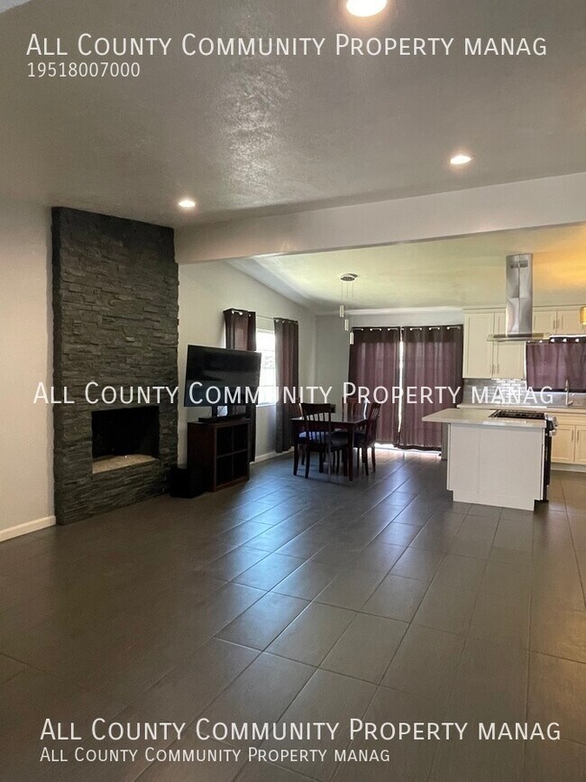 Foto del edificio - 16334 Lawnwood St