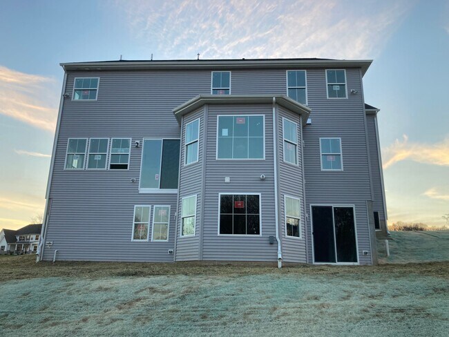 Building Photo - 2431 Makia Dr