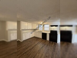 Building Photo - 1015 Oakwood