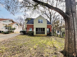 Building Photo - 810 Madison St