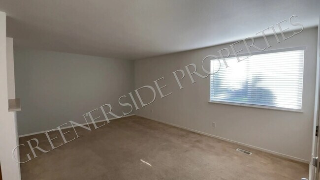 Building Photo - 677 Paradise Plz Building Photo - 677 Paradise Plz