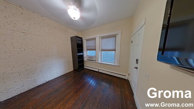 Building Photo - 1526 Tremont St