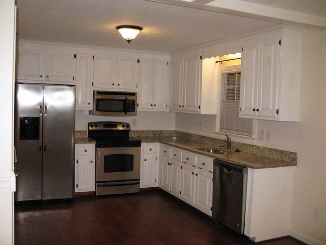 Building Photo - 6151 Rosemary Dr