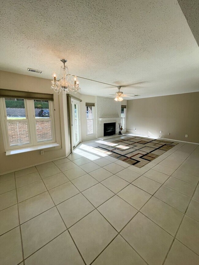 Foto del edificio - Ladue Schools - Spacious 2B/2B CONDO in Br...