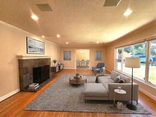Foto del edificio - spacious 4 Bedroom house in Belmont