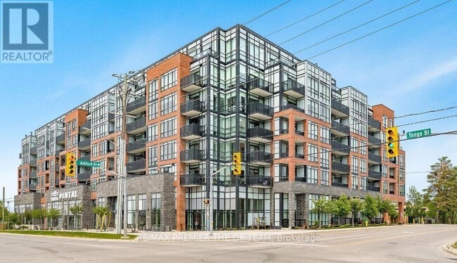 Building Photo - 681 Yonge St