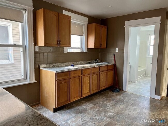 Building Photo - 265 Bunnell St