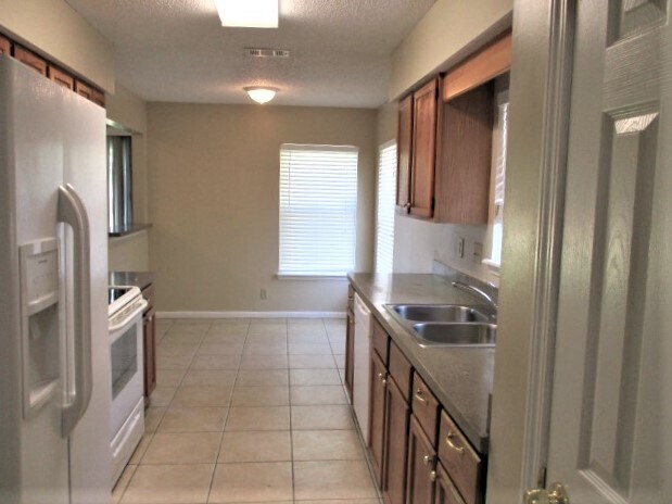 Building Photo - 76 Crystal Branch Court