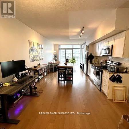 Building Photo - 105 The Queensway