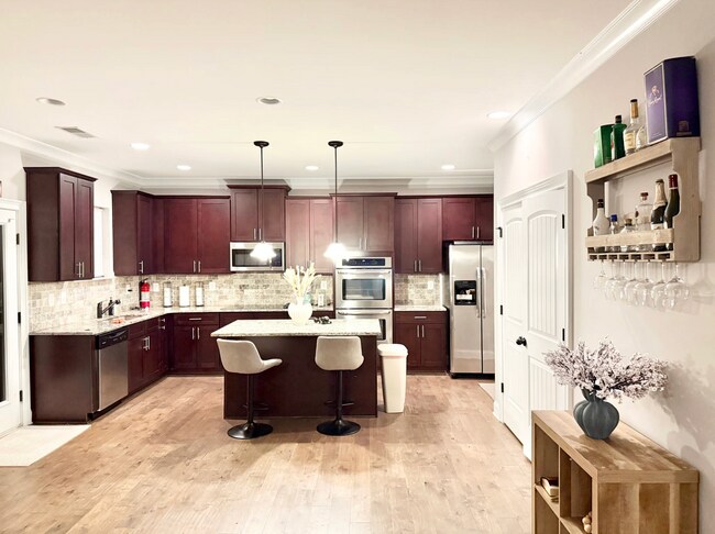 Foto del edificio - 819 Burch Creek Dr