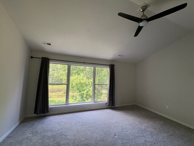Building Photo - 10016 Carters Grove Rd