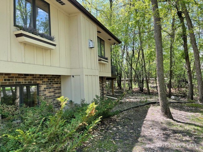 Foto del edificio - 13701 Wood Ln