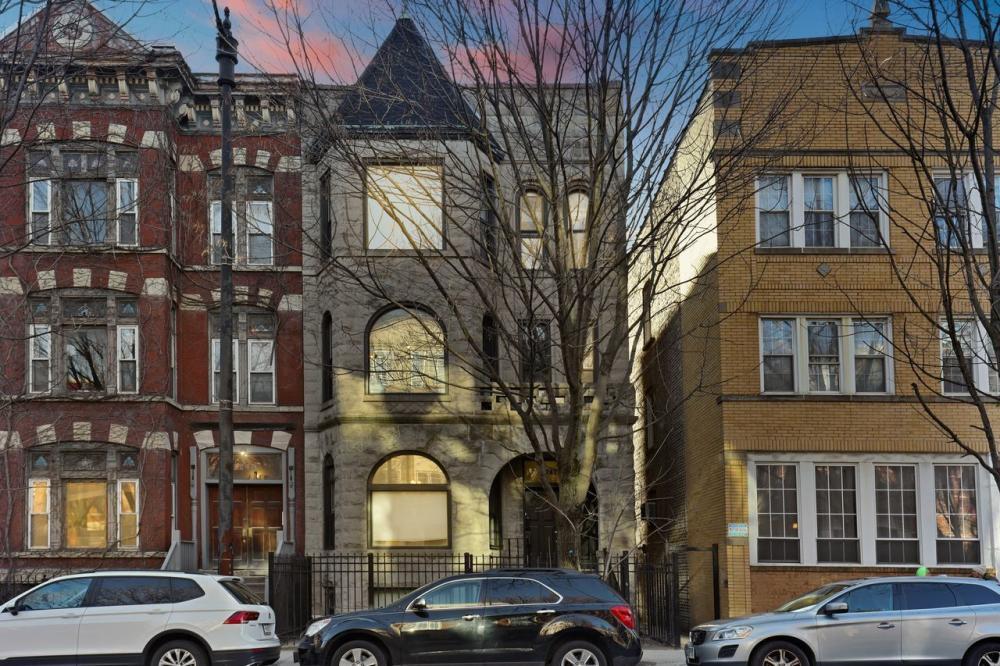 Foto principal - 4 bedroom in Chicago IL 60614