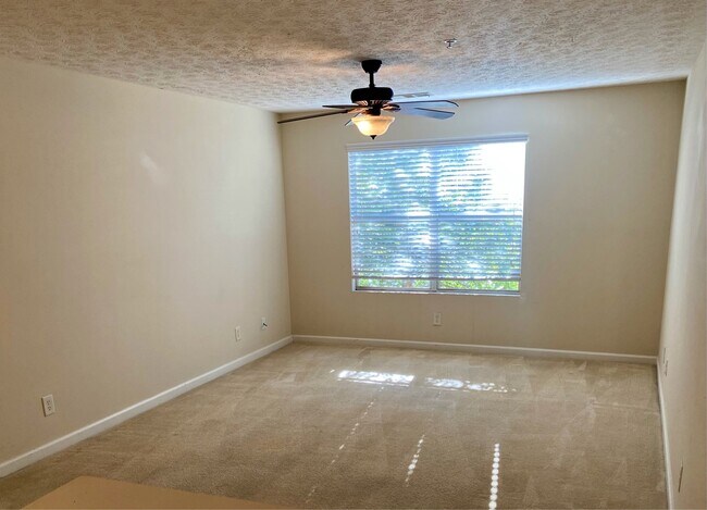 Building Photo - 1202 Par 3 Way