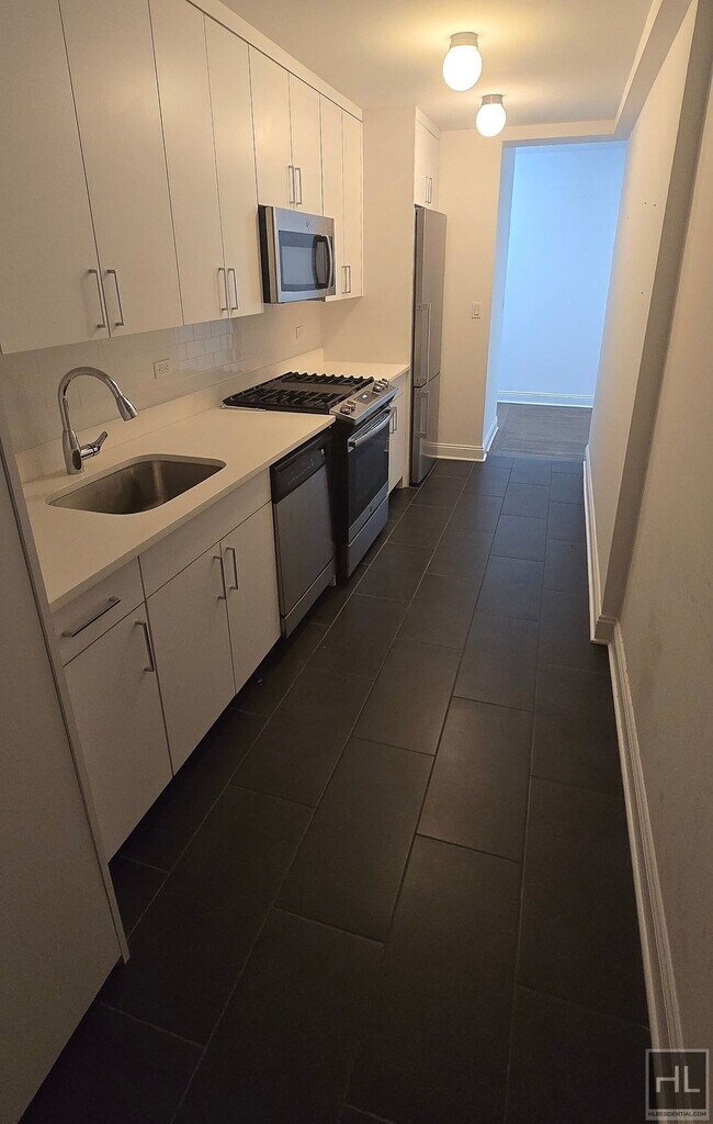 Foto del edificio - 5th AVE & 9th St spacious 1BR/1BA in High ...