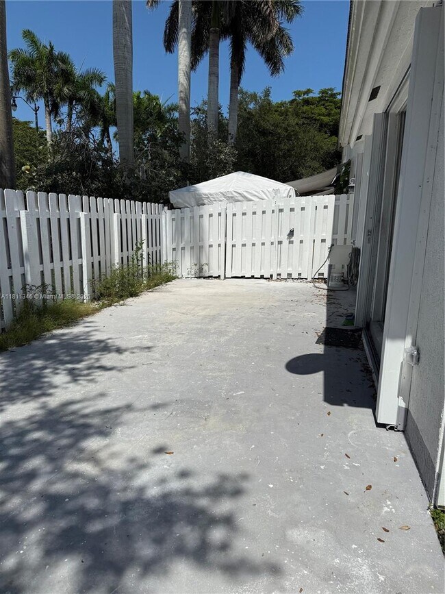Foto del edificio - 4285 NE 10th Ct
