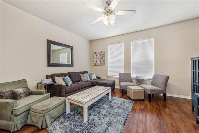 Foto del edificio - SUBLEASE Aug 11 2025 in Lakeridge Townhomes!