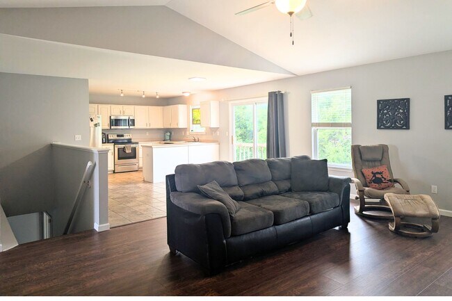 Foto del edificio - 107 Trotters Creek Ln