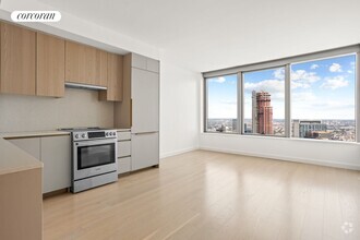 Building Photo - 3 Ct Square W