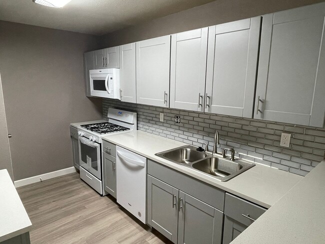 Building Photo - Remodeled 3/2 in near MoPac and Parmer Ln