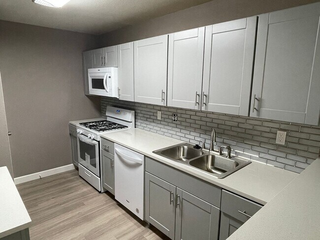 Foto del edificio - Remodeled 3/2 in near MoPac and Parmer Ln