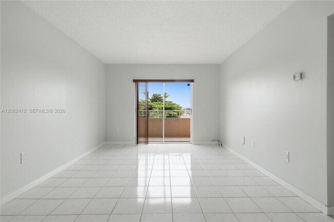 Foto del edificio - 6090 W Flagler St