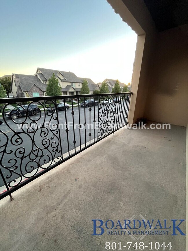 Foto del edificio - Spectacular 3 bed 2.5 bath in Highland